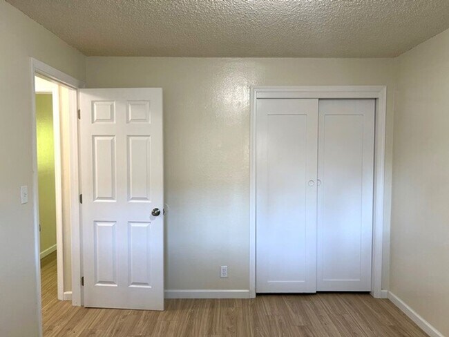 Building Photo - 2Bd/1Ba Single Story Apartment Unit - Move...