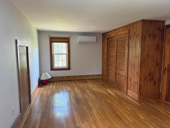 Building Photo - 3 Crescent St