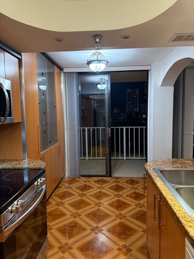 Building Photo - 290 174 Street, Unit 417, Sunny Isles Beach