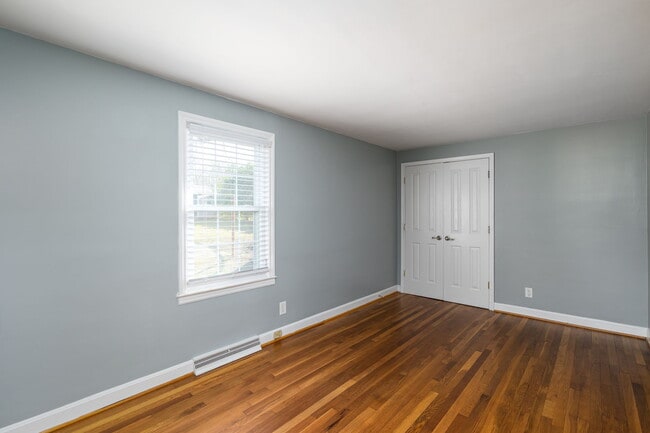 Building Photo - 3327 Emory Dr