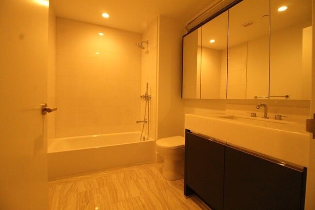 Building Photo - 100 Lovejoy Pl