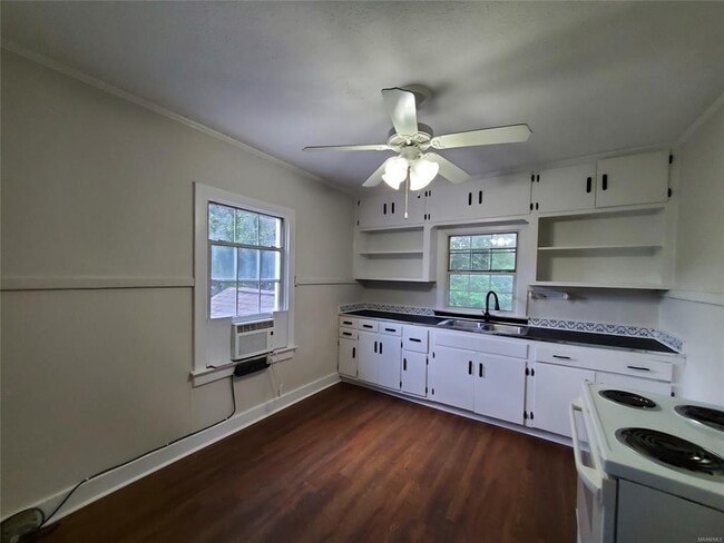 Building Photo - 227B Doster St