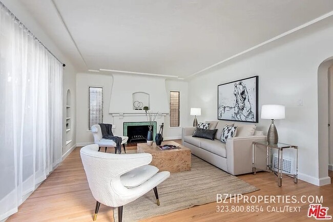 Building Photo - Charming Duplex in McCarthy Circle – Class...