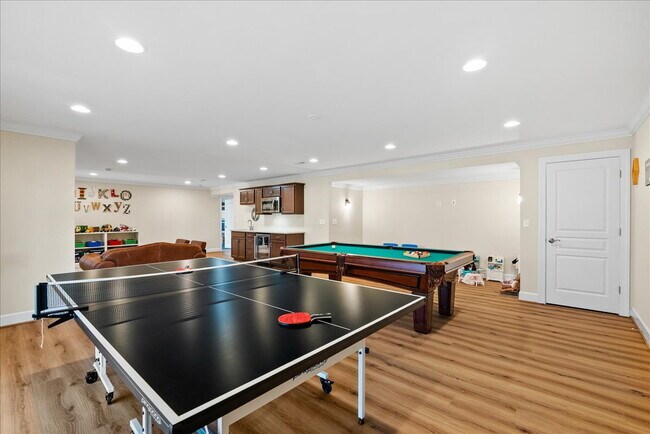 Building Photo - Elegant Single-Family Residence with Upscale Finishes in Amenity-Rich Community