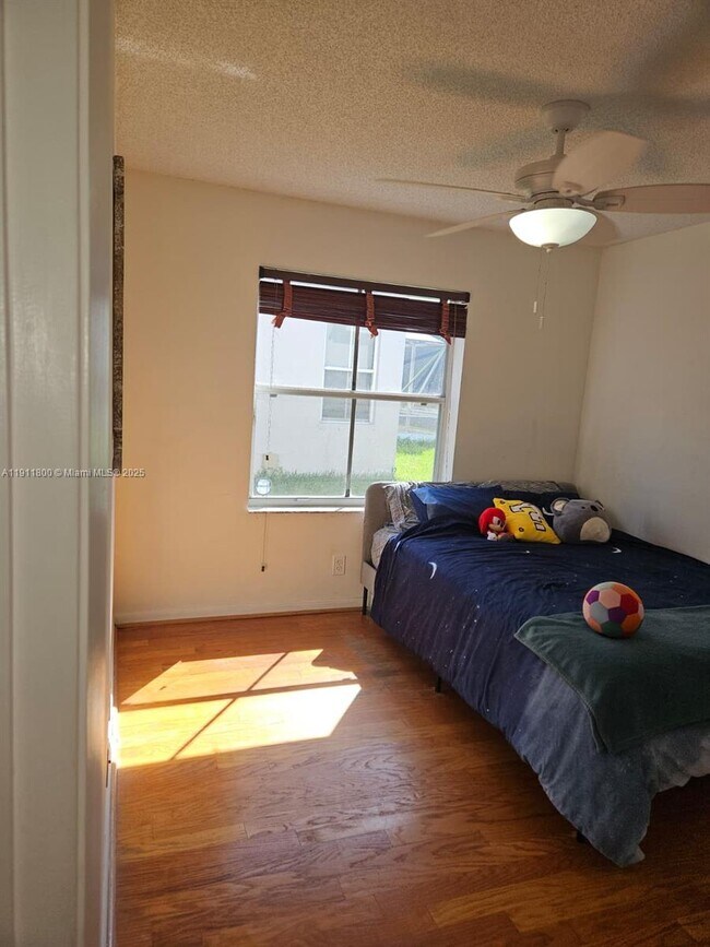 Building Photo - 900 Savannah Falls Dr