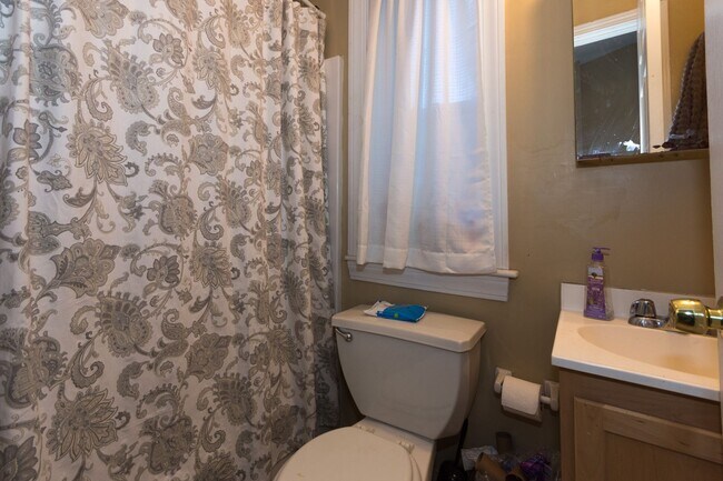 Building Photo - 4-Bedroom Apartment in Allston | 9/1 Move-In | Student Friendly