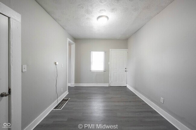 Building Photo - 445 W 29th St