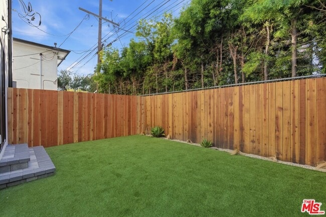 Building Photo - 2837 Redondo Blvd