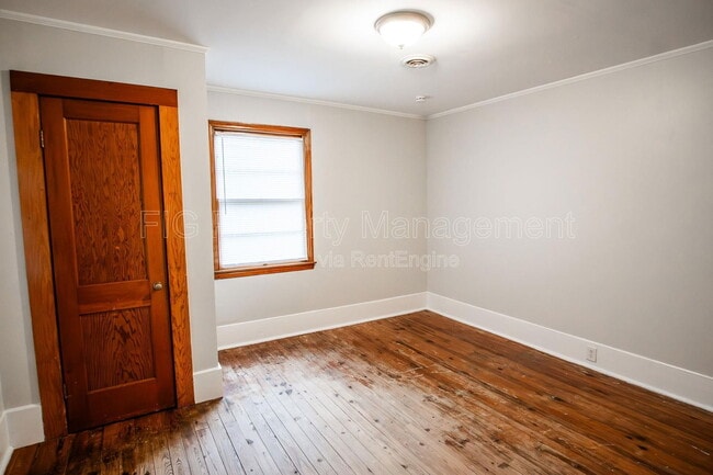 Building Photo - 521 N Chamberlain Ave