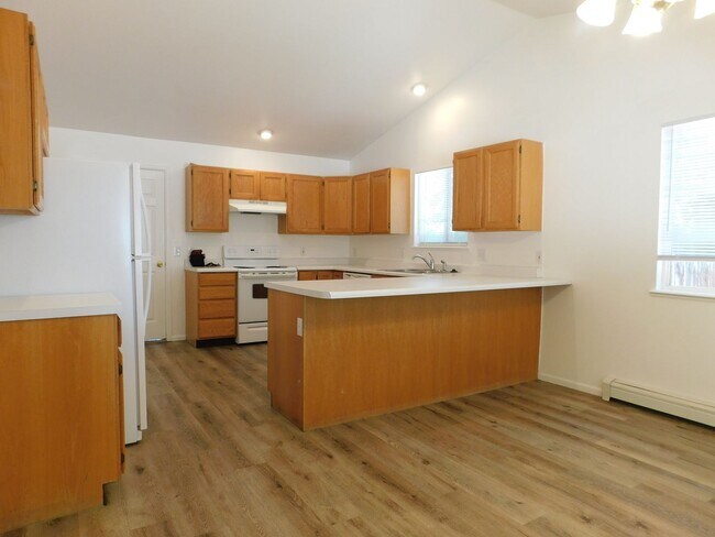 Building Photo - Spacious Home in N Grand Junction