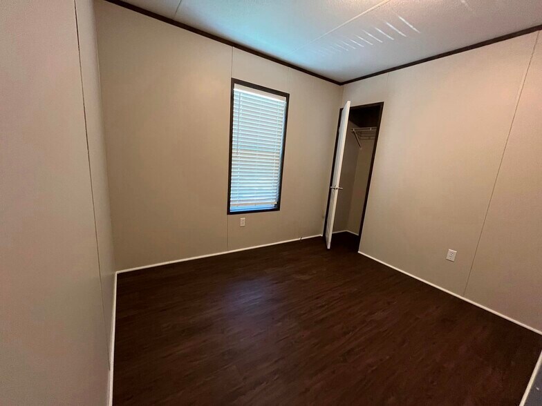 Building Photo - 119 Betty St