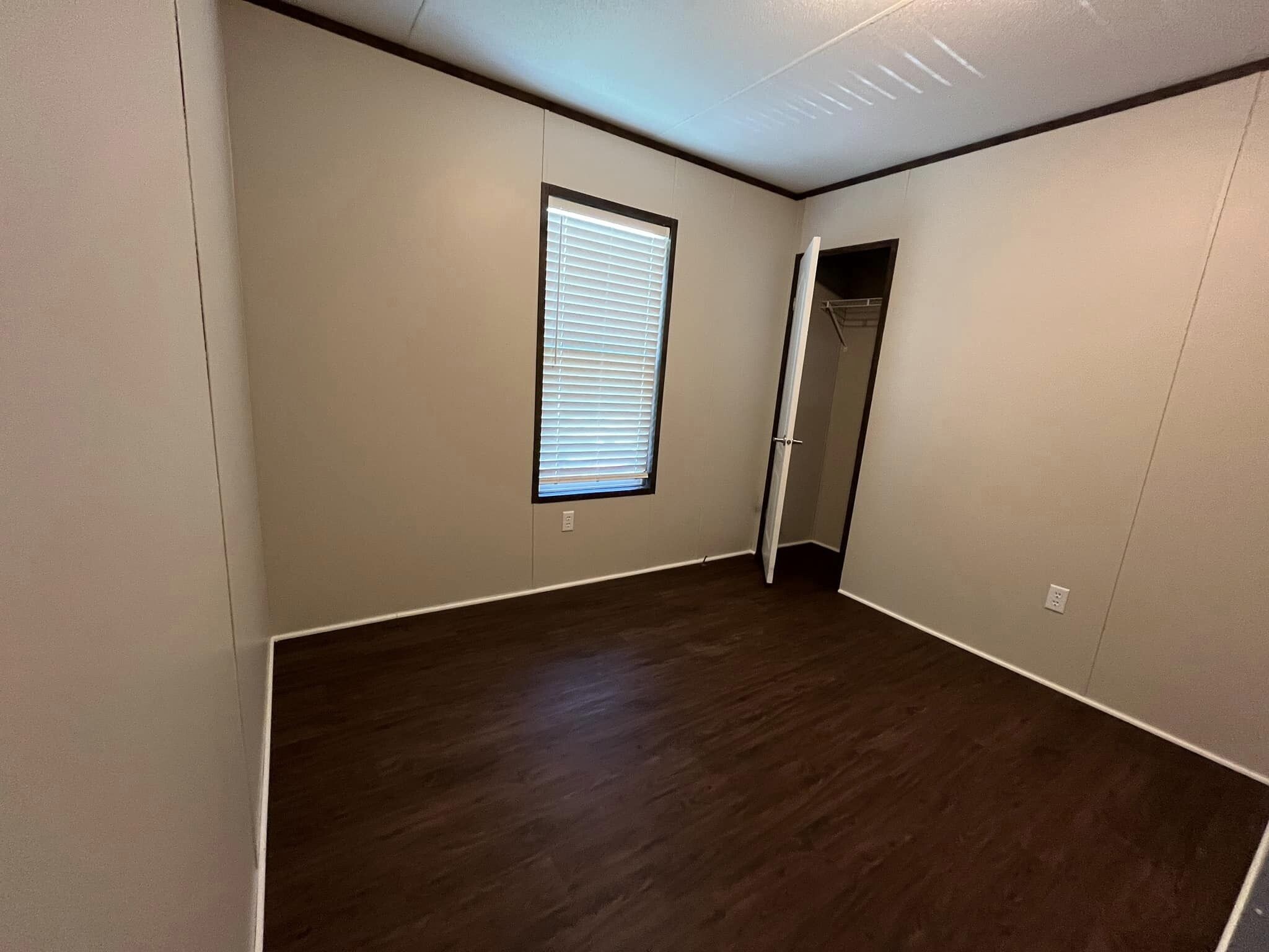 Building Photo - 106 E Semands St