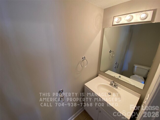 Building Photo - 1111 Arbor Dr