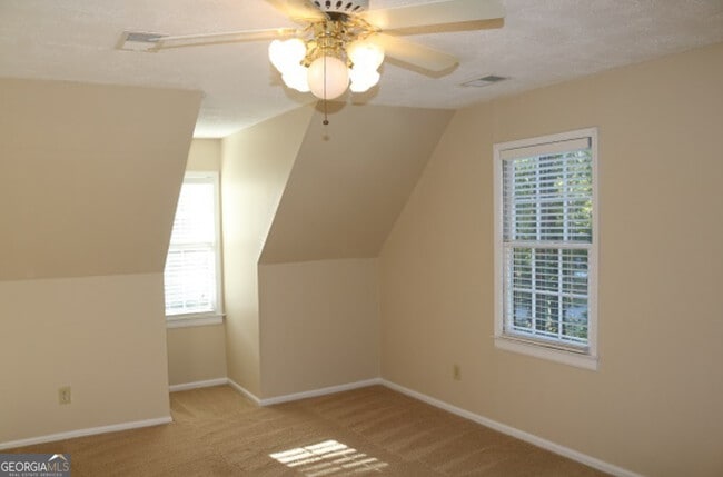 Building Photo - 102 Sauterne Way