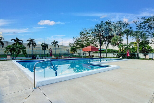 Building Photo - 15415 Summer Lake Dr