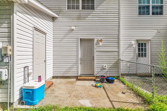 Building Photo - 1075 W Pueblo Dr