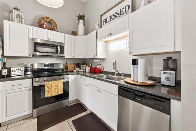 Building Photo - 3242 Laurel Dale Dr