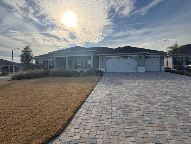 Building Photo - The best of the best in On Top of The World