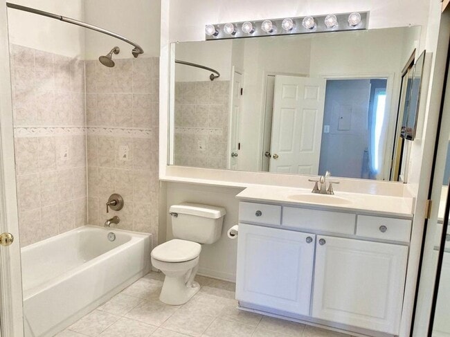 Building Photo - Lovely 2 BR/1 BA Apartment in Germantown!