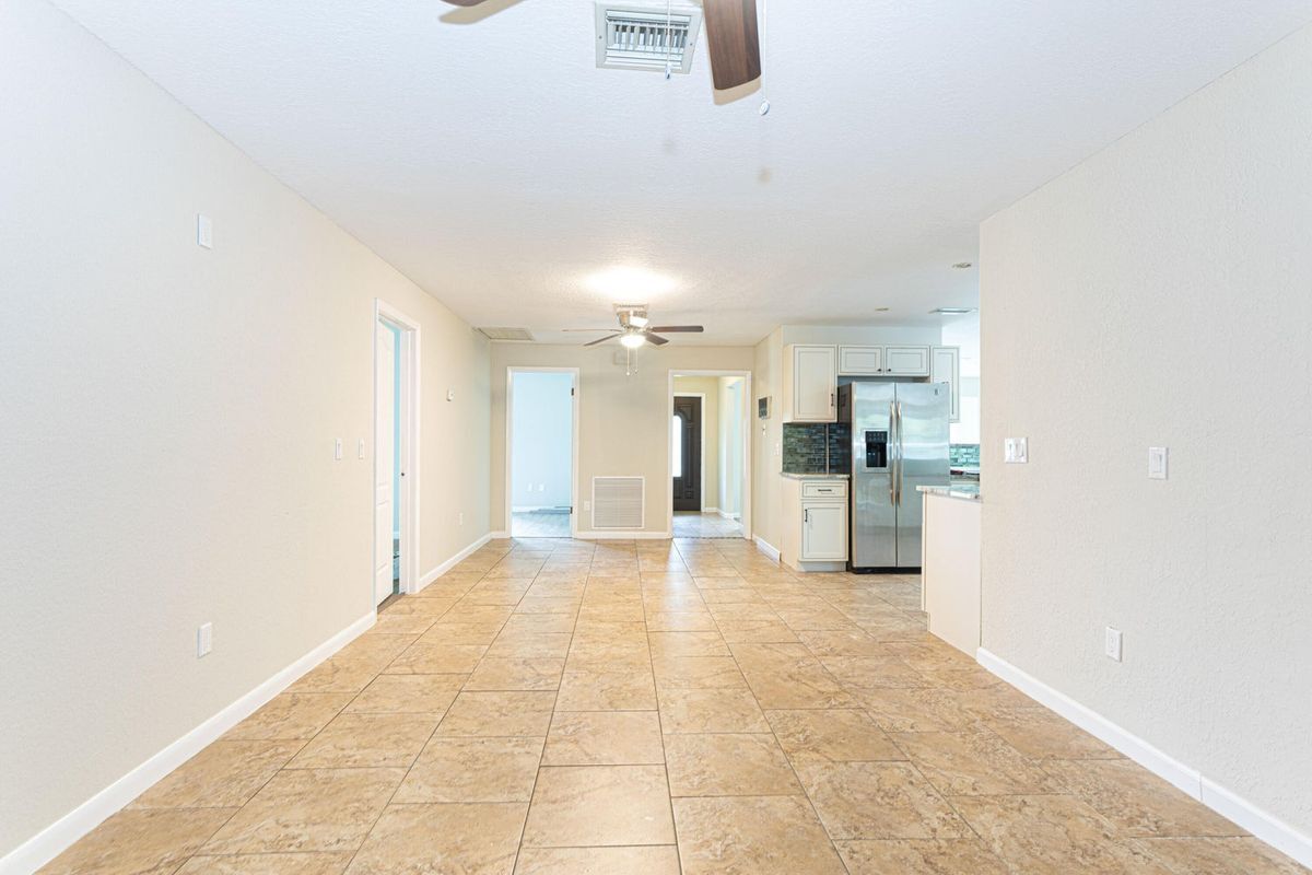 Building Photo - 169 Armadillo Way