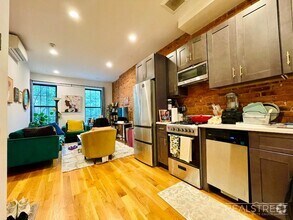 Building Photo - Spacious Modern 1 Bedroom