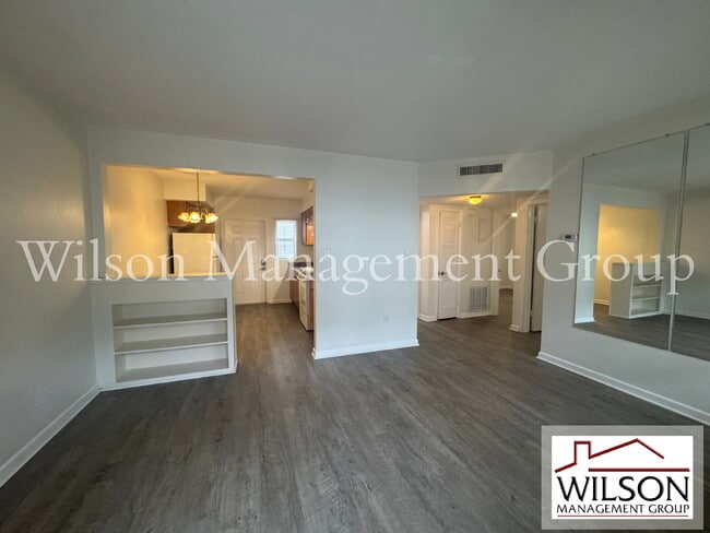 Building Photo - 210 E Yale St