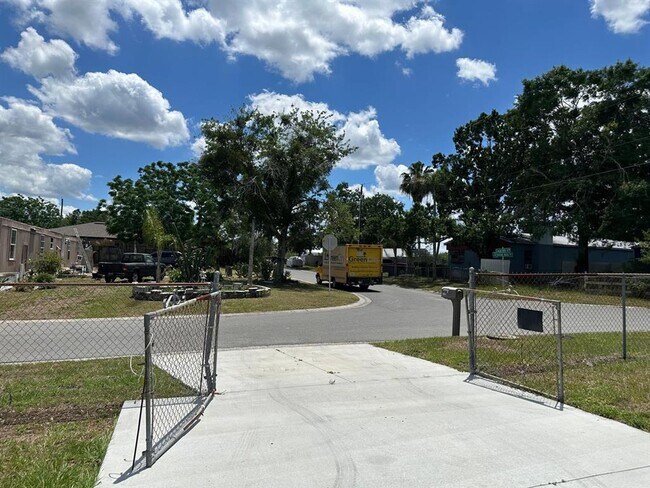 Building Photo - 3061 Crystal Hills Dr