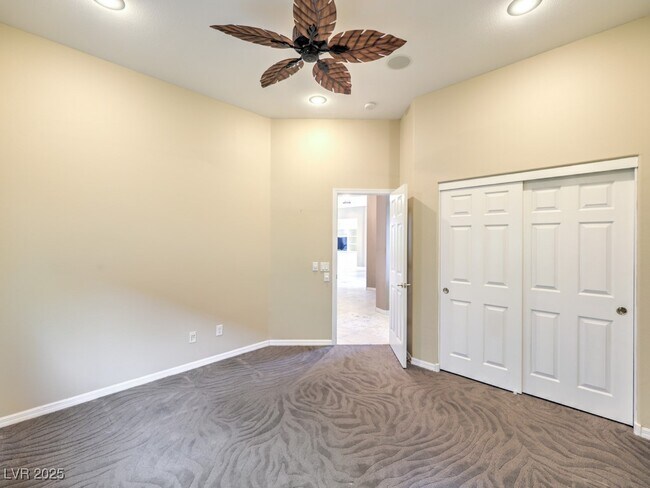 Building Photo - 25 Gladewater Dr