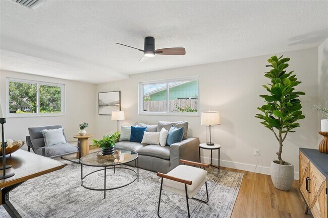 Building Photo - 311 Shore Dr E