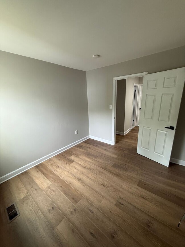 Building Photo - 5853 Suitland Rd