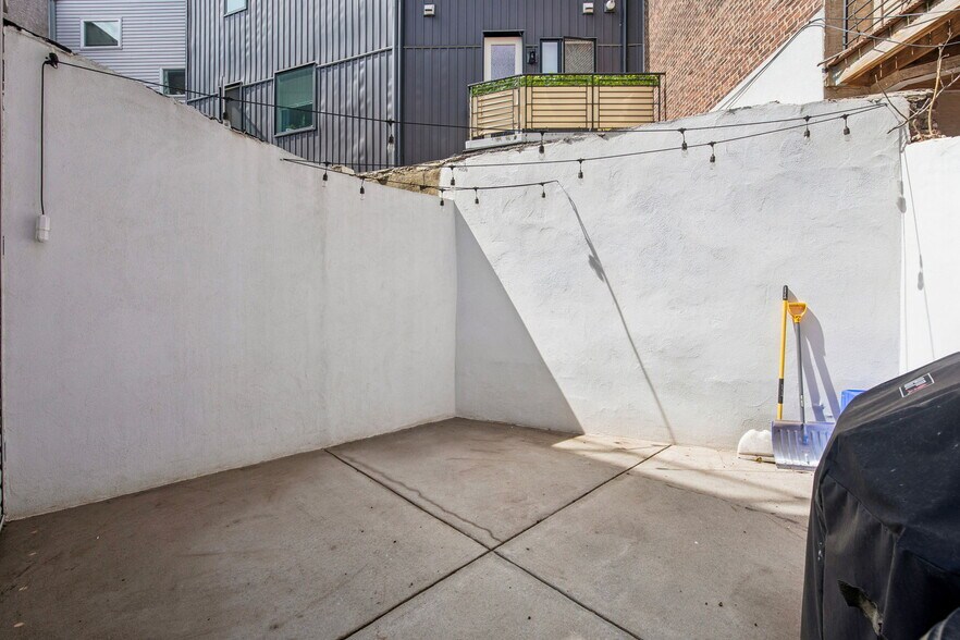 Building Photo - 1833 Ginnodo St