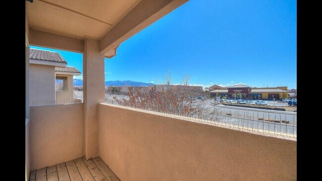 Building Photo - Available Now! Beautiful 3 Bedroom/2 Bathroom Home in Northeast Albuquerque