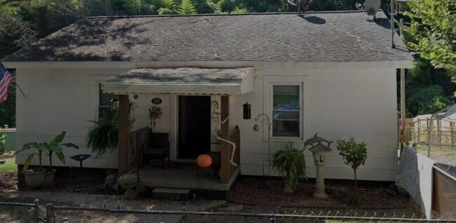 Primary Photo - 321 N Vance St