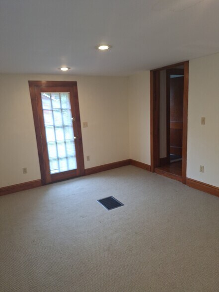 Primary Photo - 238 Williams St