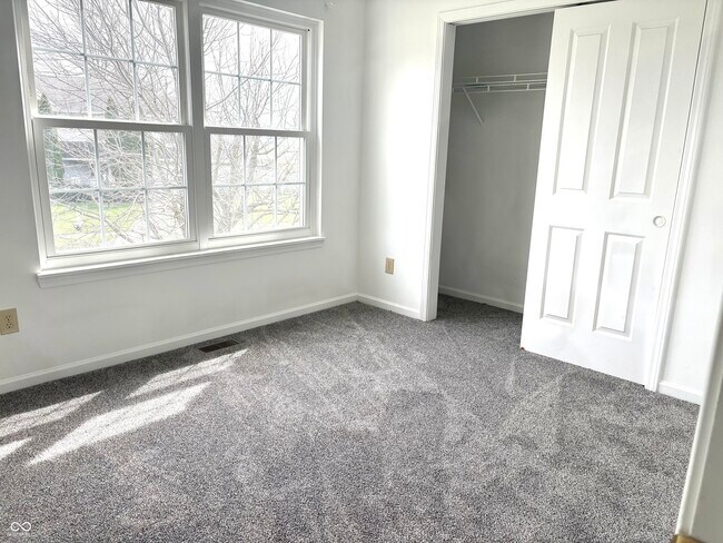 Building Photo - 11052 Oakspring Dr