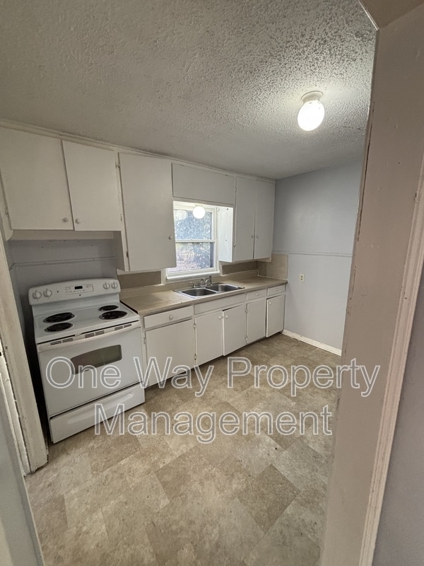 Building Photo - 1912 N Grove St