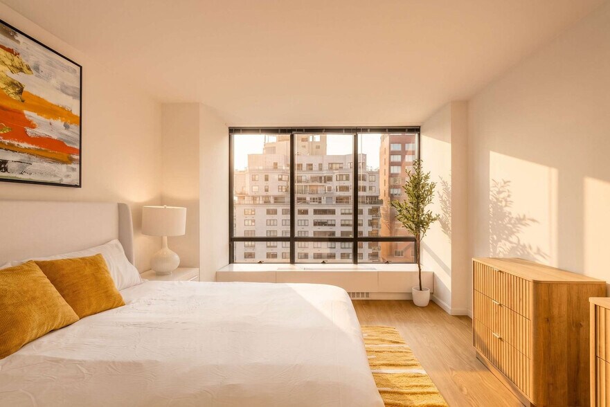 Building Photo - 525 E 72nd St