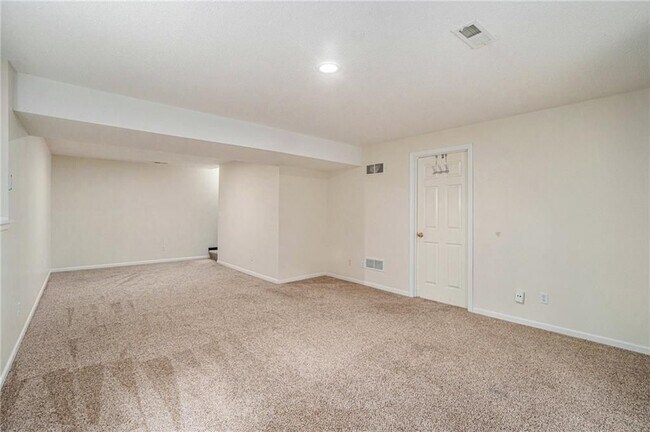 Building Photo - 1853 Chickadee Dr
