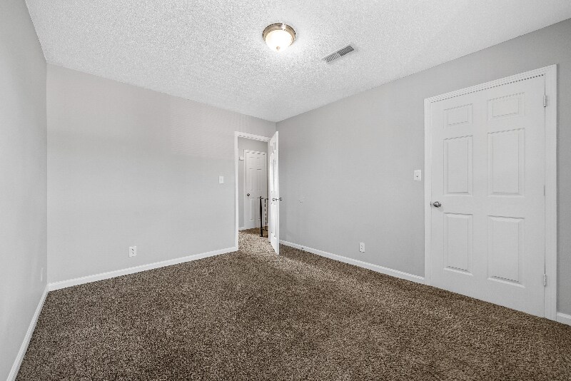 Building Photo - 813 Golf View Pl