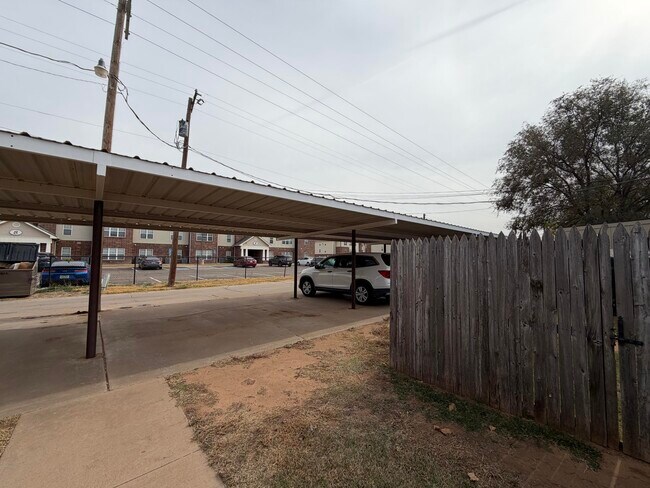 Building Photo - 136 N Troy Ave