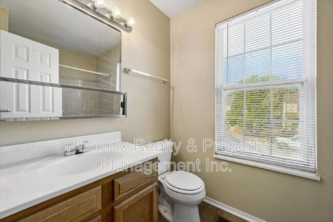 Building Photo - 214 S Tyler Ave