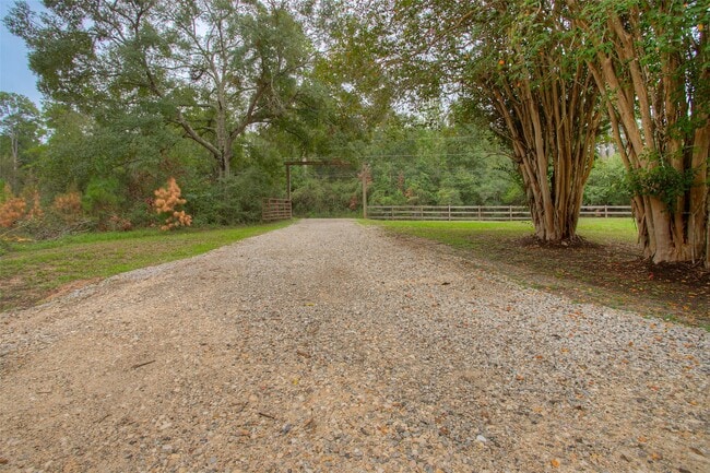 Building Photo - 6016 Teas Nursery Rd