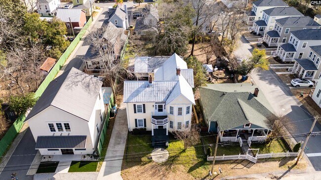 Building Photo - 515 Center St