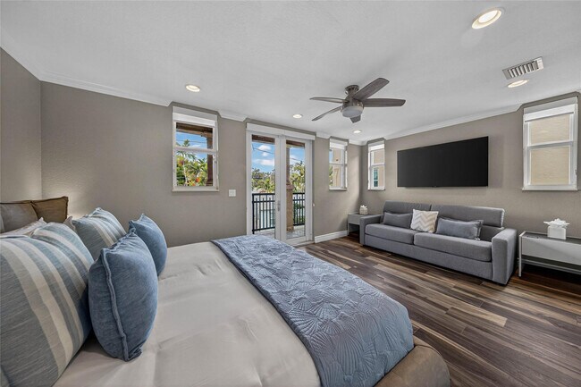 Building Photo - 1215 NE 1st St