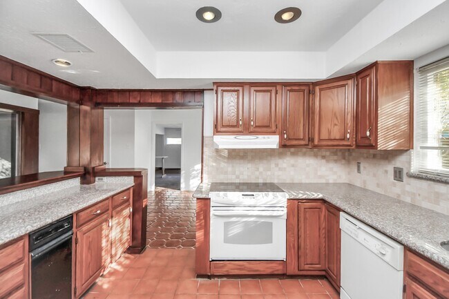 Building Photo - 403 Westwood Dr