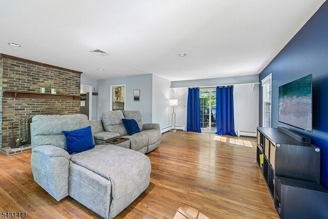 Building Photo - Single Family Home For Rent