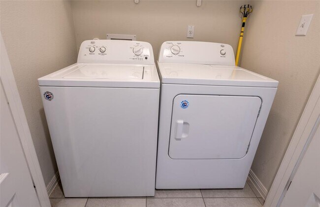 Building Photo - 615 Stampede Rd