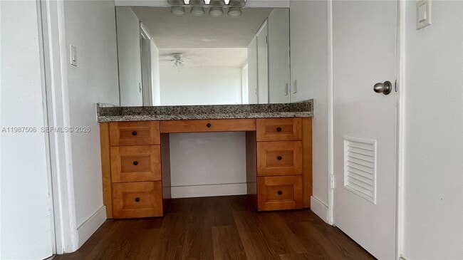 Building Photo - 9240 Fontainebleau Blvd