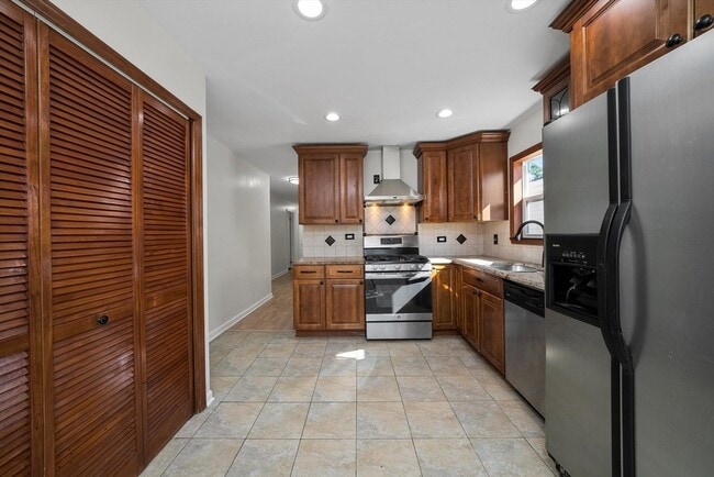 Building Photo - 1515 Highland Ave