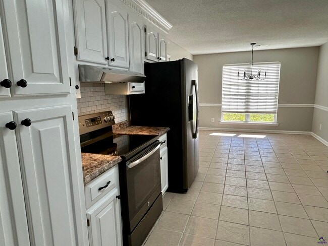 Building Photo - 166 Holly Pointe
